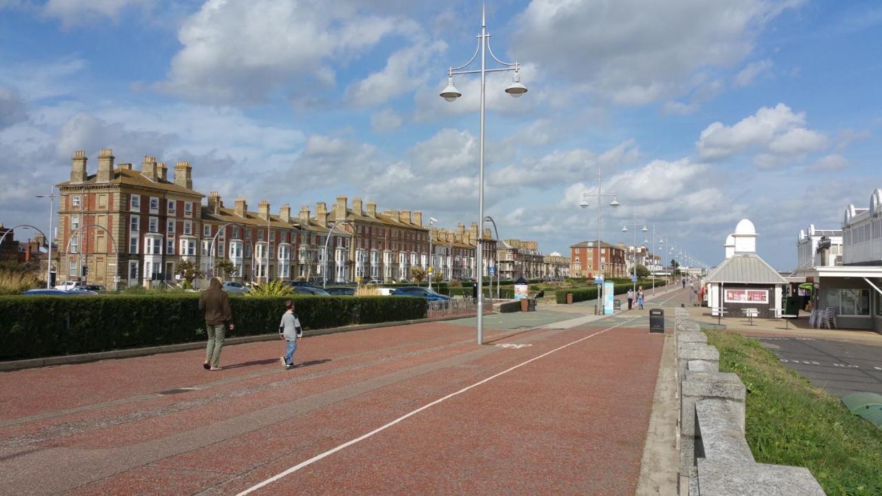 The Coventry Guest House Lowestoft Esterno foto